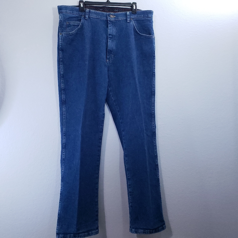 Wrangler Regular Fit Comfort Waist Jeans (38x32)